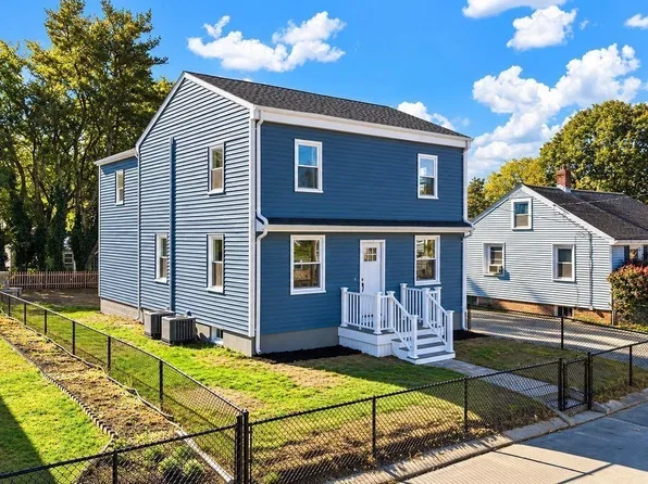 13 Hawthorne St, Fairhaven, MA 02719