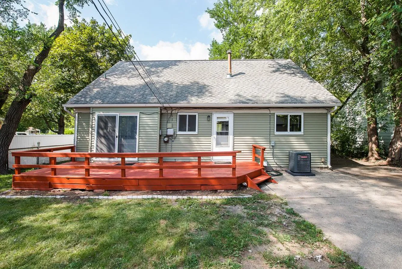 4 bed, 1412 sqft, $2,300 — Photo 3