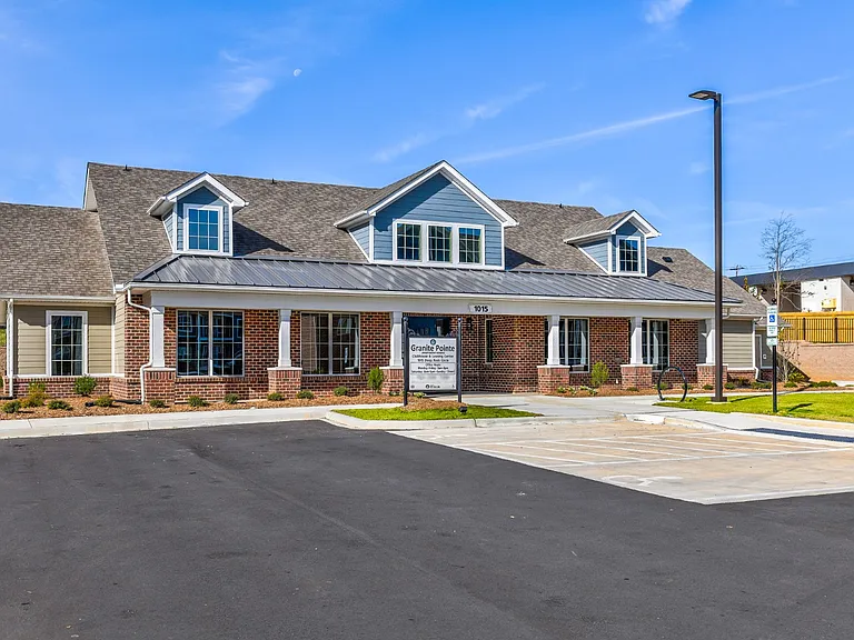 GRANITE POINTE — Photo 13