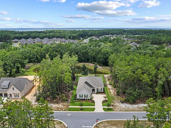 5th image of 102 Shimmer Cir