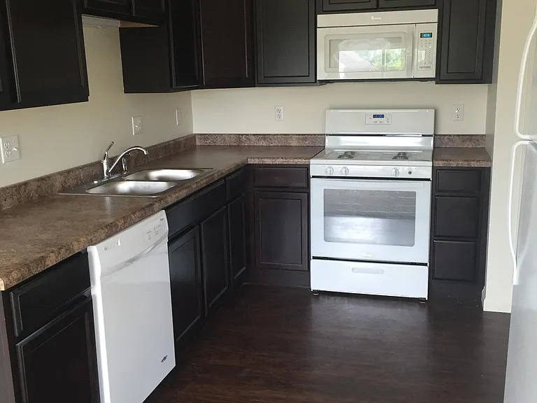 802 Commercial Dr #802 — Photo 3
