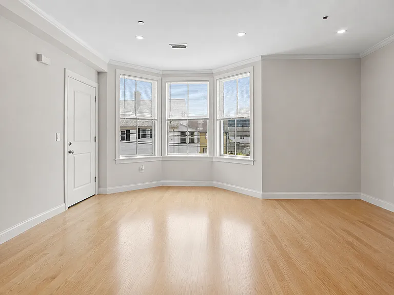 54 Waverly St #1 — Photo 5