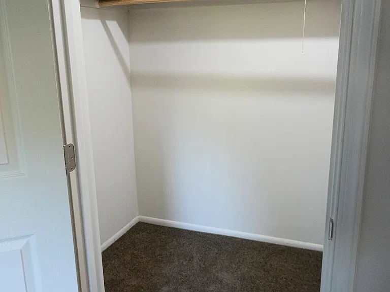 Edmondson Park Apartments — Photo 24