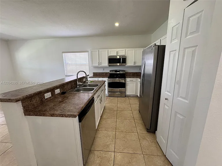 2653 NE 3rd Ct — Photo 4