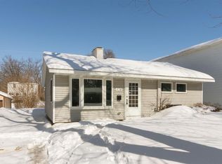 416 40th St NE, Cedar Rapids, IA 52402