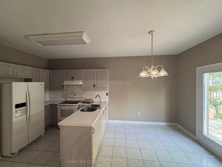 440 Seneca Ct — Photo 6
