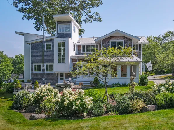 5 Cedar Street, Camden, ME 04843