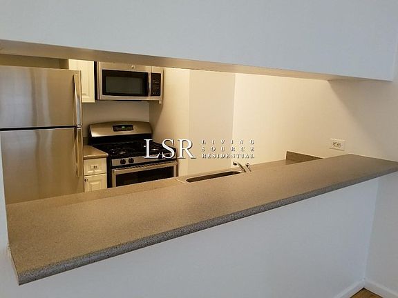 3rd image of 113 Cedar St APT 4c