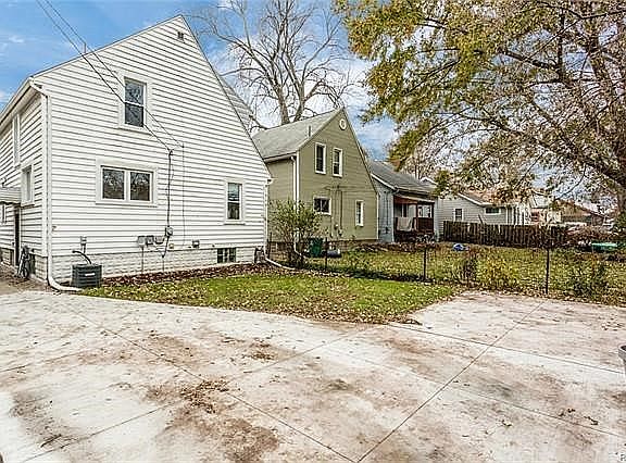 333 E Saratoga St Ferndale MI-large-005-18-333 E Saratoga St-1500x1000-72dpi.jpg
