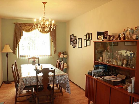 4th image of 304 Rosher St