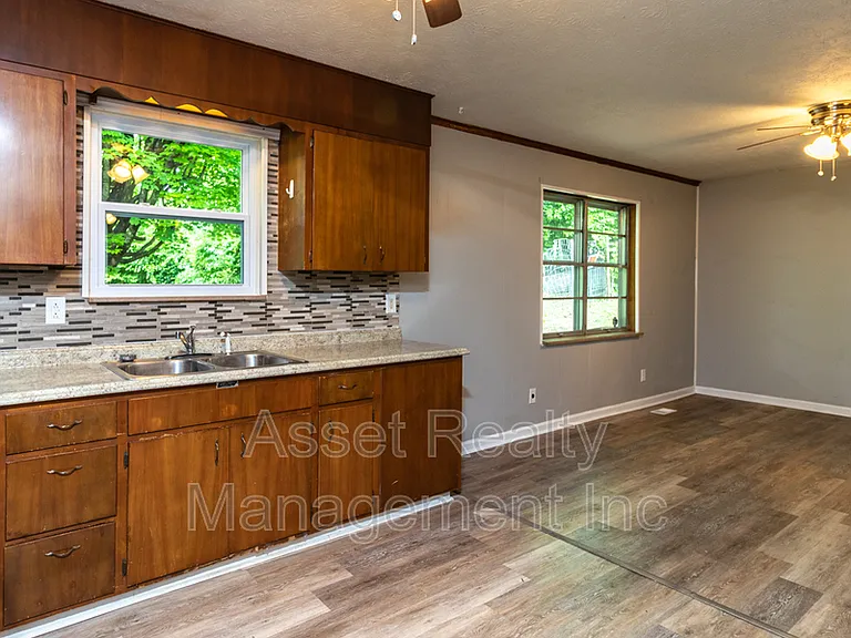 2313 Brice St — Photo 9