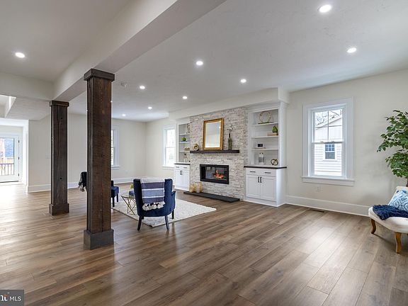 5th image of 243 W Park Ave