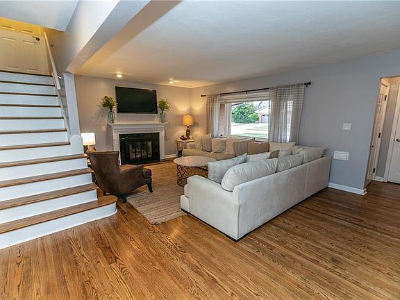 2nd image of 21932 Cottonwood Dr