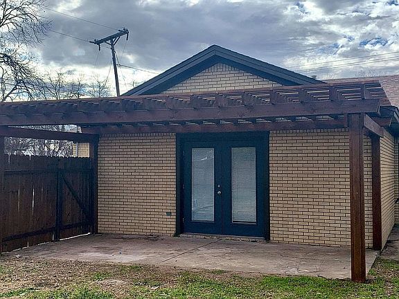 4th image of 304 W Live Oak St