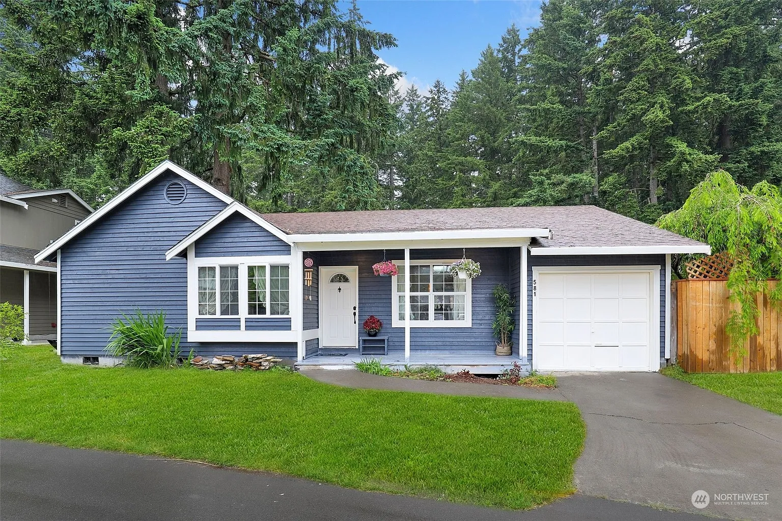 581 Malibu Drive SE photo 1