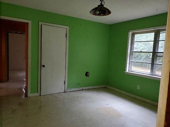 5th image of 185 Wortham St