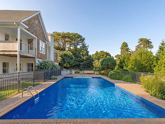 3rd image of 10 Peconic View Ct
