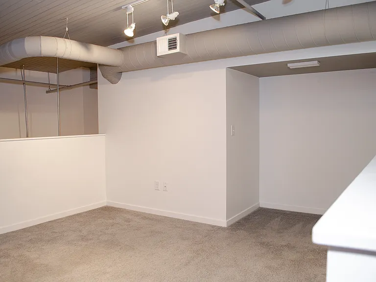 1213 Harney St — Photo 16