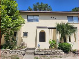 2735 SW 35th Pl