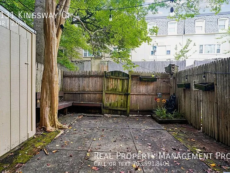 8131 Kingsway Ct — Photo 26