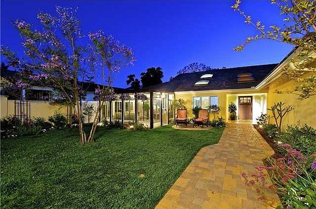 1st image of 1050 Alameda Blvd
