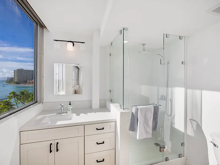 Bathroom 2 with views of Waikiki
