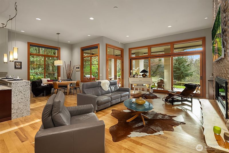 3rd image of 11303 S Dogwood Lane