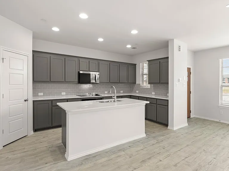 4511 Avion Dr — Photo 3
