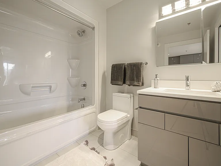 2600 McPhillips St — Photo 7