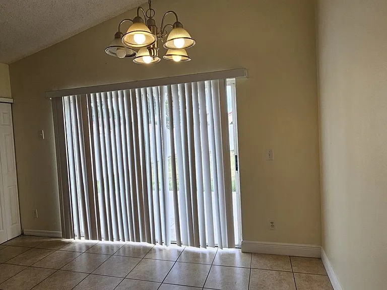 2338 Cordova Ct — Photo 4
