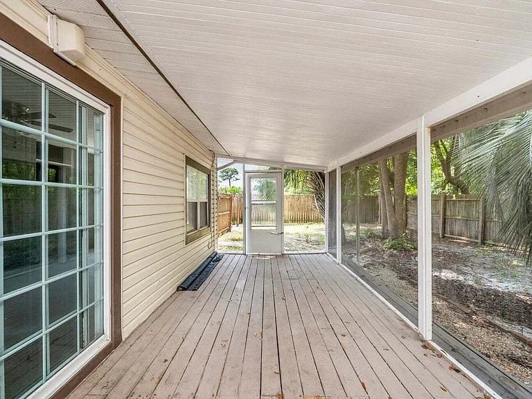 110 Green Dr — Photo 11