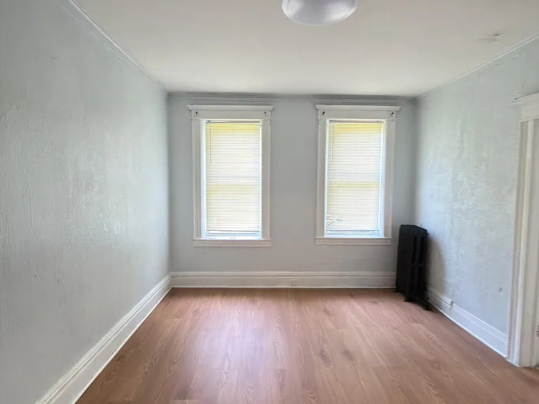152 7th St #4 — Photo 1