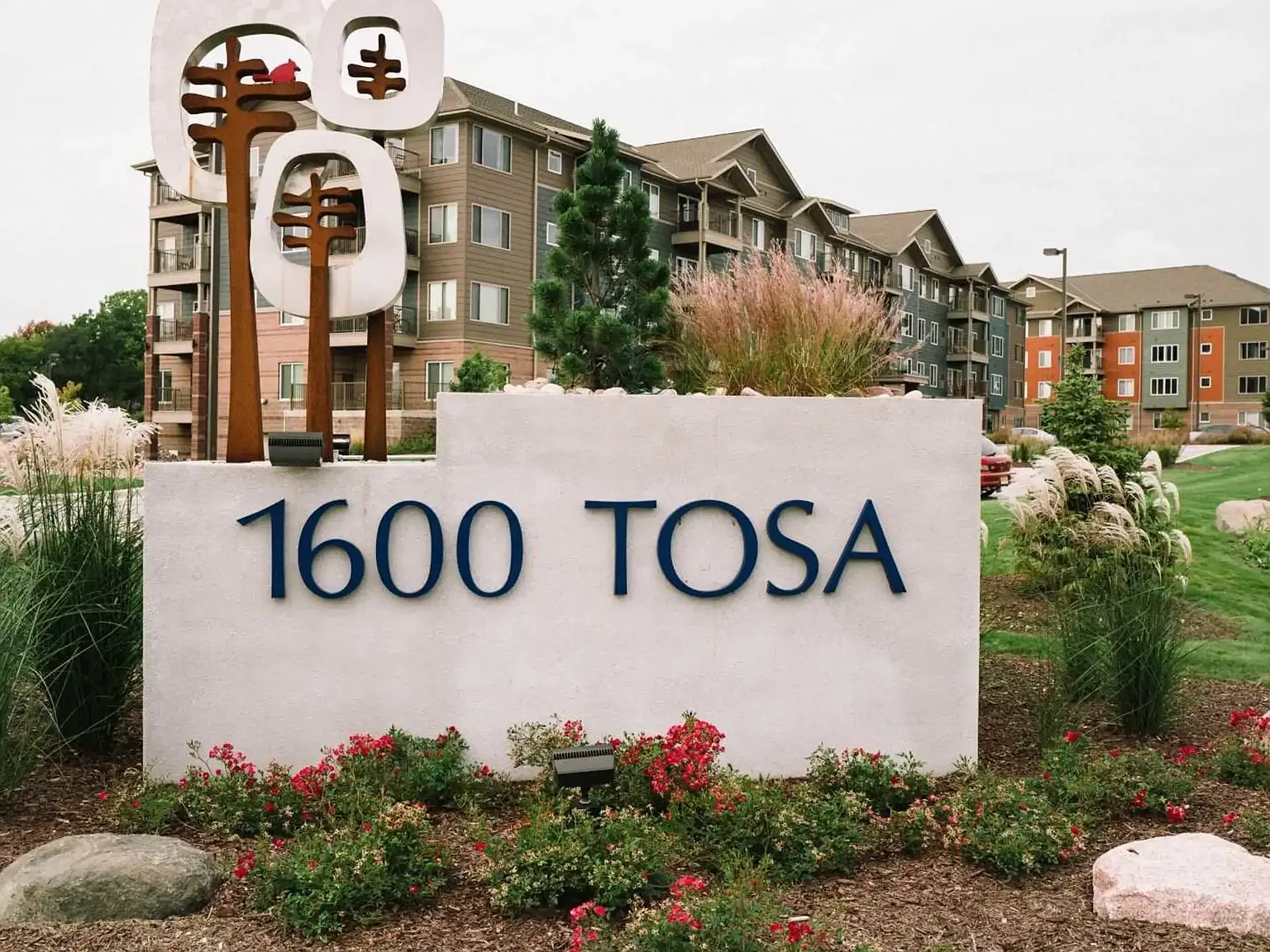 1600Tosa Apartments — Photo 1