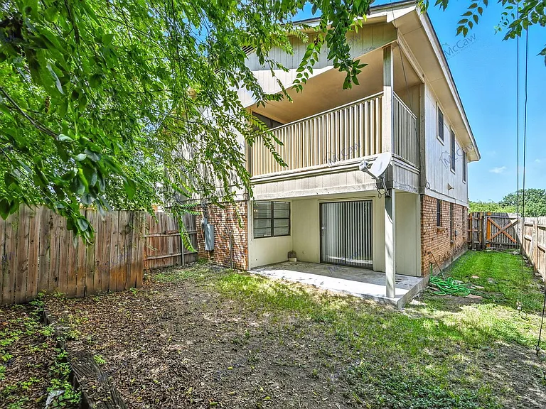 2511 Woodmont Trl — Photo 2