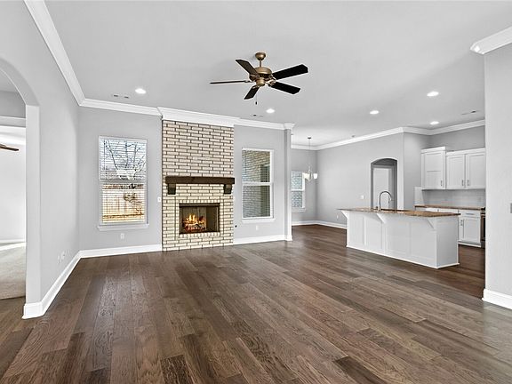 3rd image of 1169 Pershing St