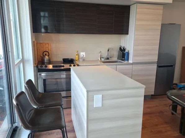 20 Minowan Miikan Ln #705, Toronto, ON M6J 0E5