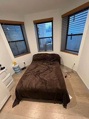 Rented by Delmark Realty LLC | media 24