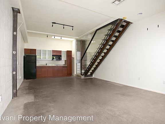 4th image of 2604 B St APT 01