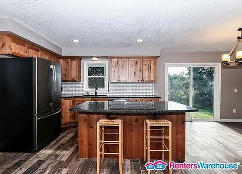 3rd image of 5830 Peony Ln N