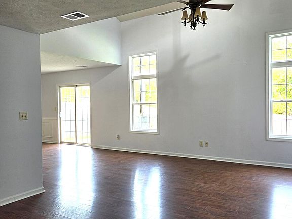 4th image of 133 River Run Ct