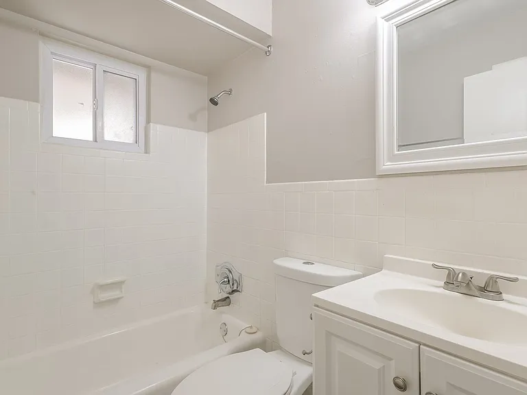 113279_028_bathroom_13567834.jpg