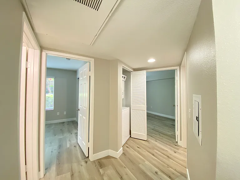 Sunny Creek Apartments — Photo 13