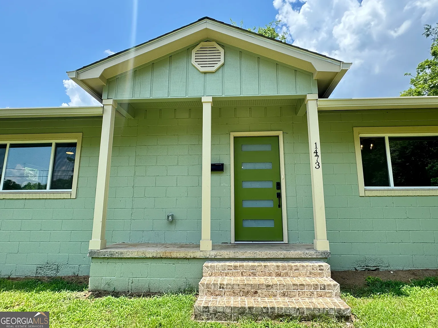 3 bed, 2.0 bath, 1047 sqft, $2,550 — Photo 2
