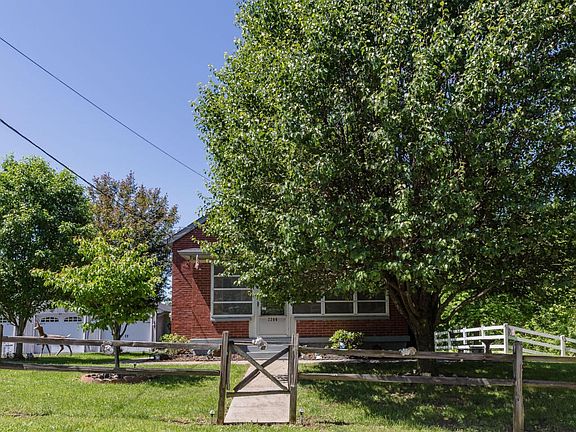 2206 Top Hill Rd-2