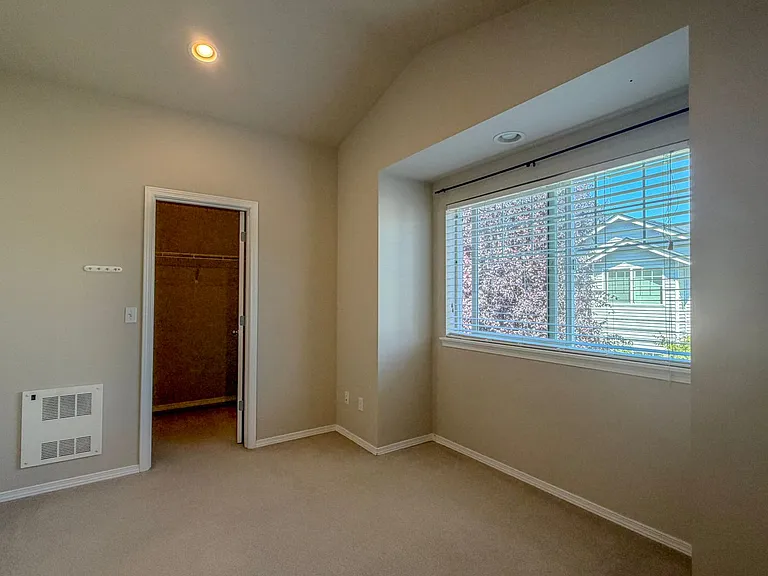 8538 Midvale Ave N #B — Photo 10