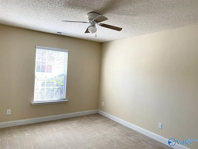 115 E Crest Way — Photo 16