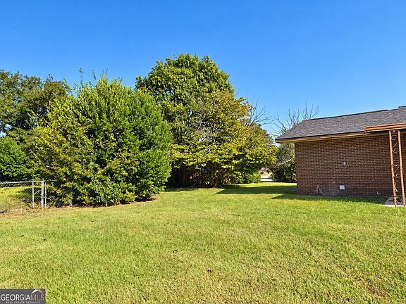 3rd image of 108 Lancelot Ct