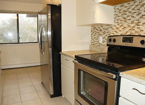 2nd image of 89 N Broadway APT 116