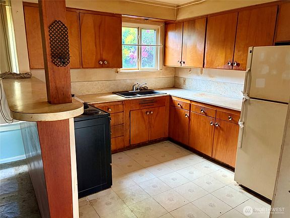 2nd image of 605 Morris Avenue S