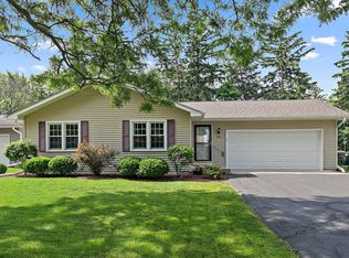 506 Birchwood Dr, North Aurora, IL 60542
